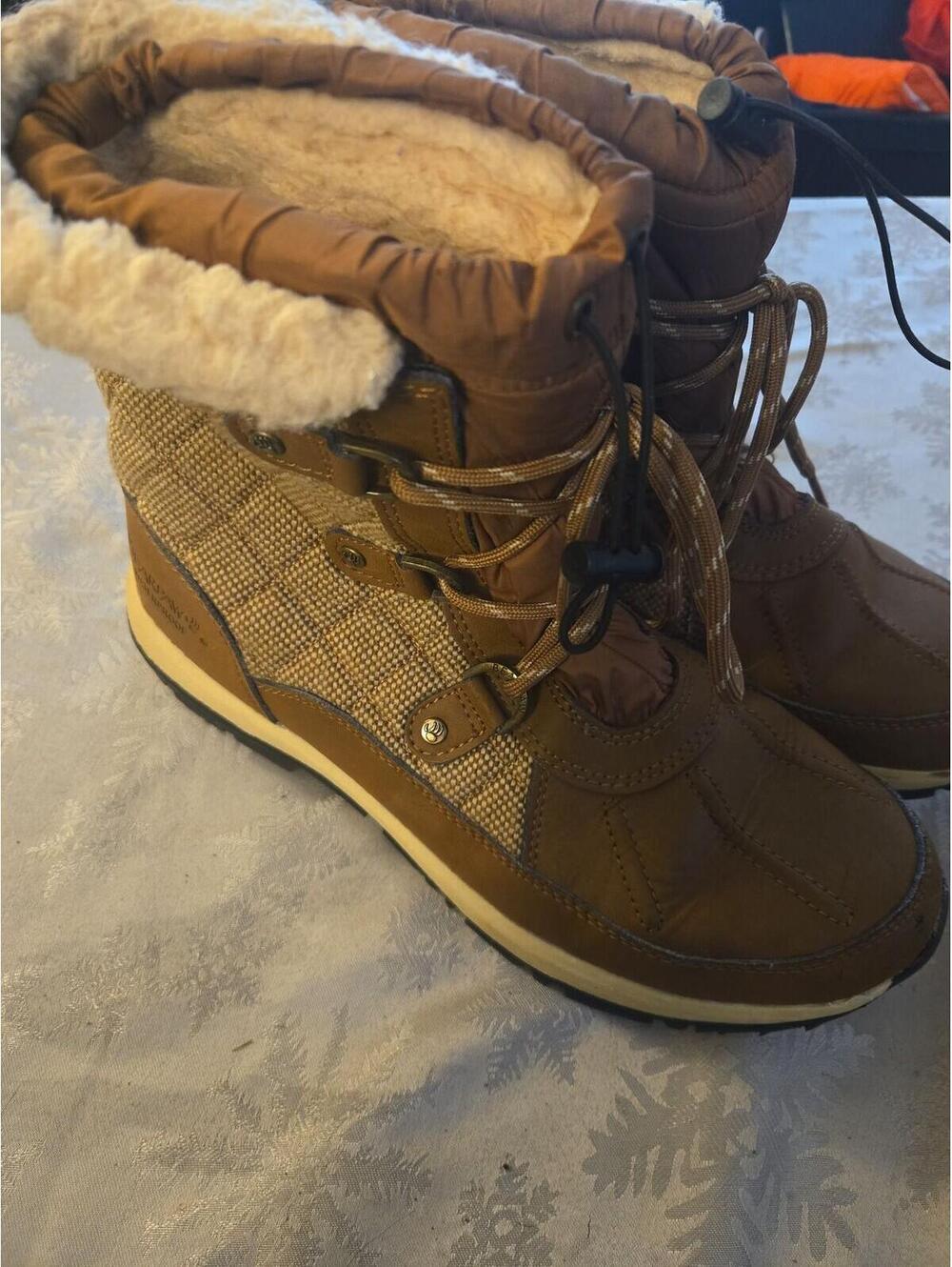 Bearpaw Women's Waterproof Winter Boots Size 10 US - Picture 6 of 7